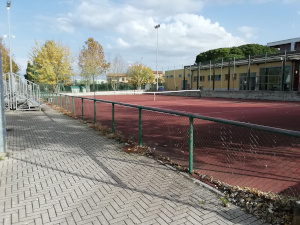 Campo tennis all'aperto Centro Plivalente
