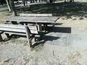 Giardini Anna Frank Particolare dei tavoli accessibili